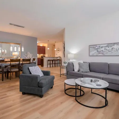 Vista Cay Poolside Retreat: Convention Center Proximity Villa